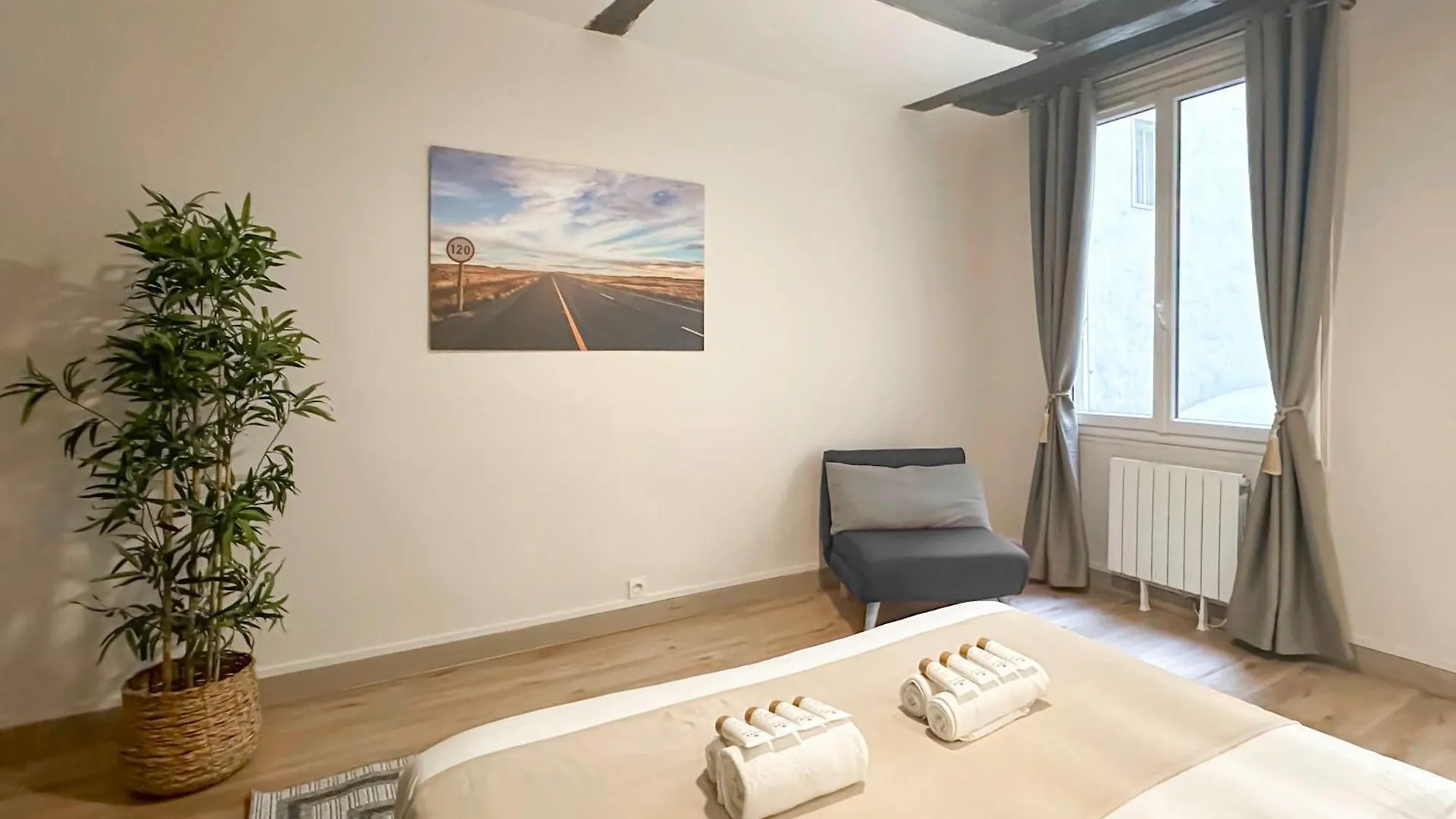 Apartment Elegant Studio Steps Away From Iconic Landmarks Paris