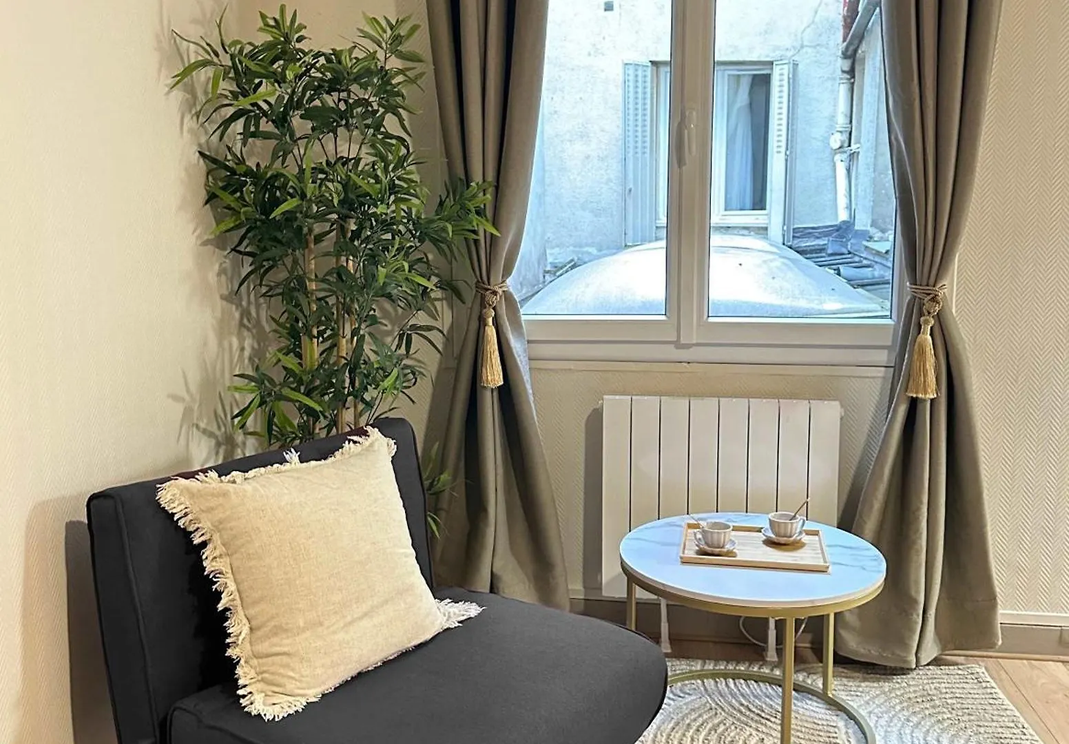 Apartment Elegant Studio Steps Away From Iconic Landmarks Paris France